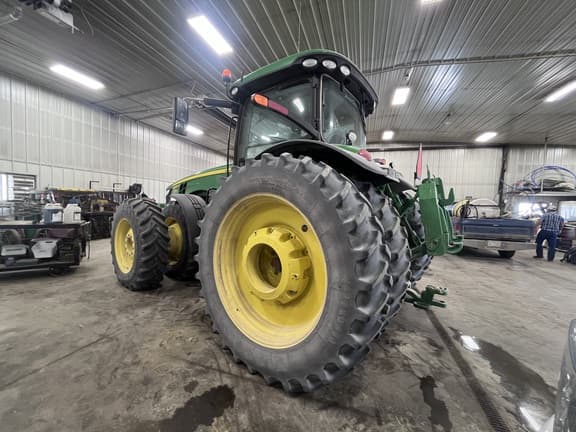 Image of John Deere 8370R equipment image 4