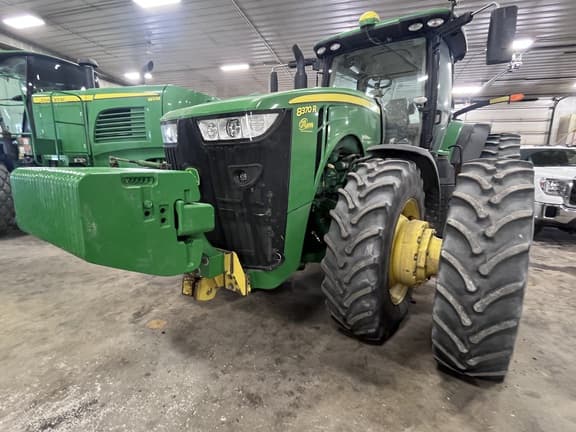 Image of John Deere 8370R equipment image 2