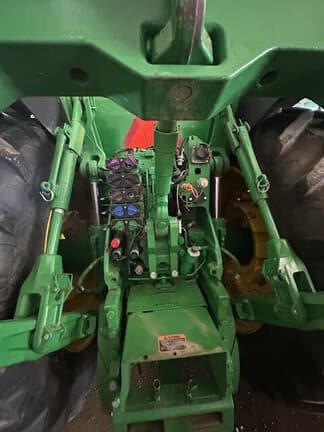 Image of John Deere 8370R equipment image 4