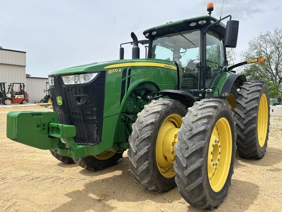 2019 John Deere 8370R Equipment Image0
