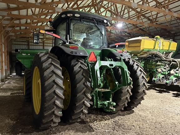 Image of John Deere 8370R equipment image 3
