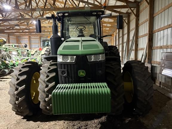 Image of John Deere 8370R equipment image 1