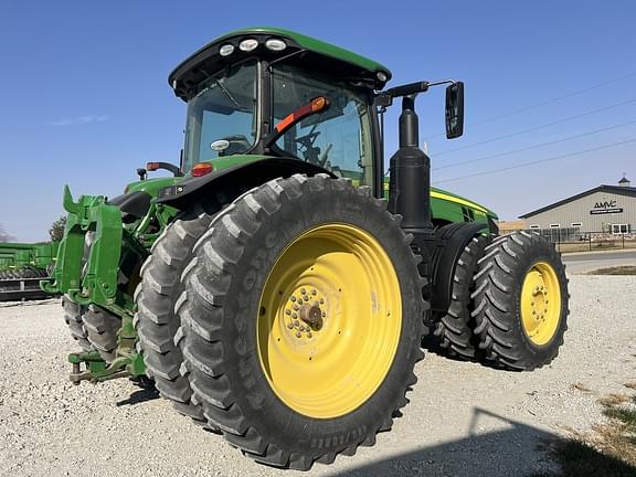 Image of John Deere 8370R equipment image 2