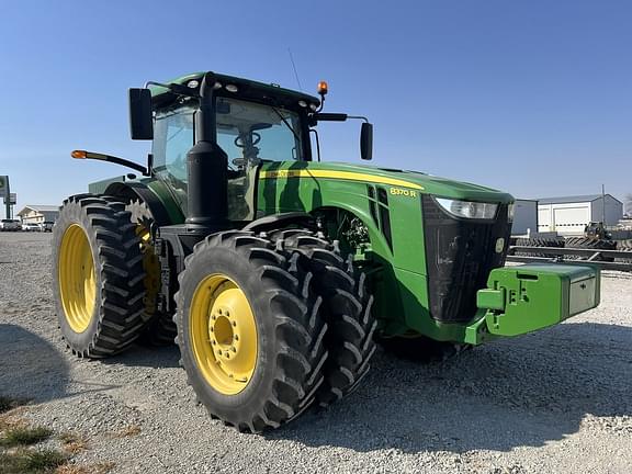 Image of John Deere 8370R equipment image 1