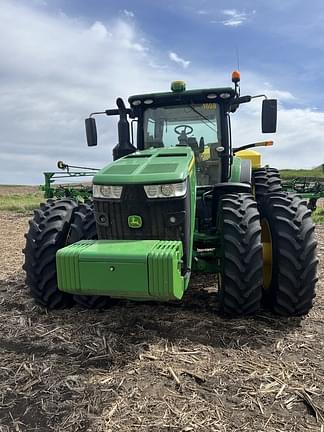 Image of John Deere 8370R equipment image 1