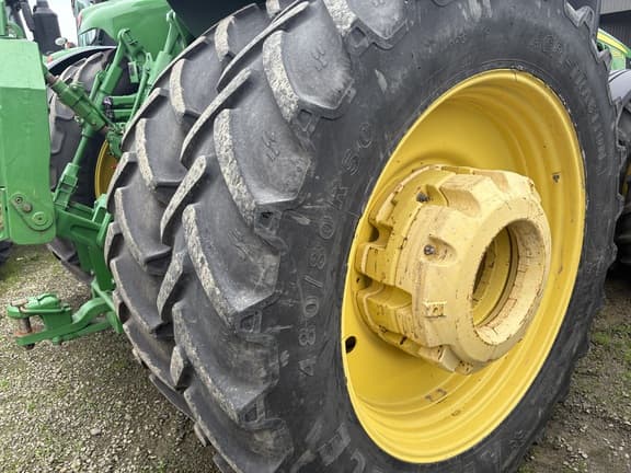 Image of John Deere 8370R equipment image 4