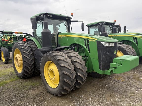 Image of John Deere 8370R equipment image 2