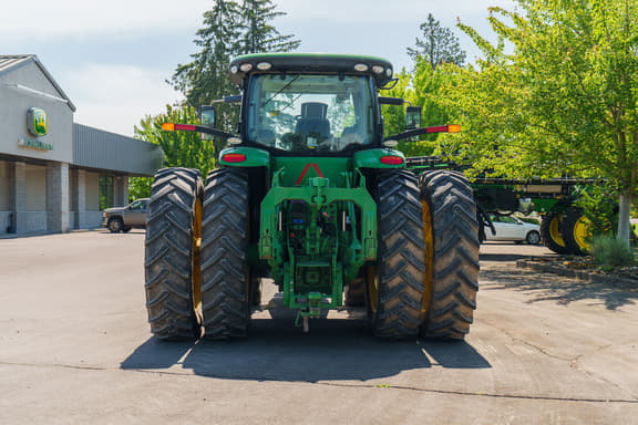 Image of John Deere 8370R equipment image 3
