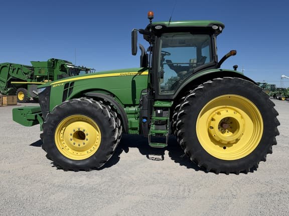 Image of John Deere 8370R equipment image 1