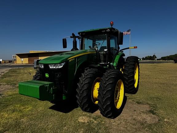 Image of John Deere 8370R equipment image 1