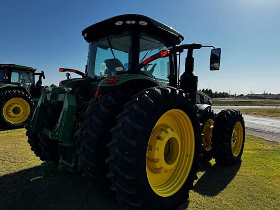 Image of John Deere 8370R equipment image 4