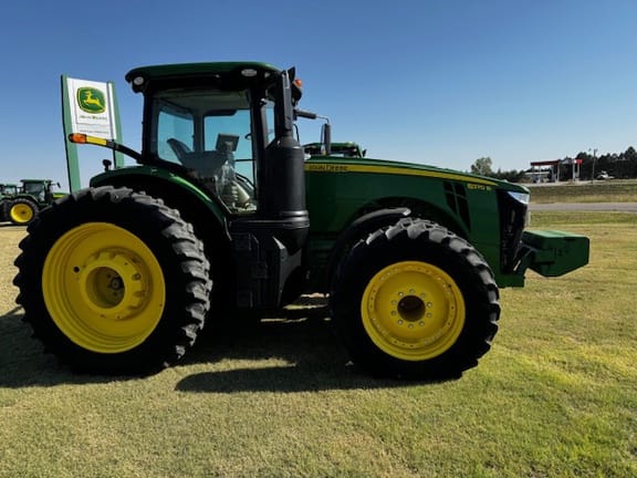 2019 John Deere 8370R Equipment Image0