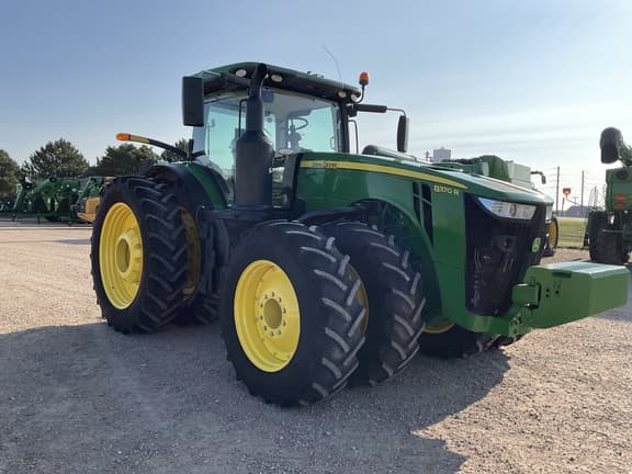 Image of John Deere 8370R equipment image 1