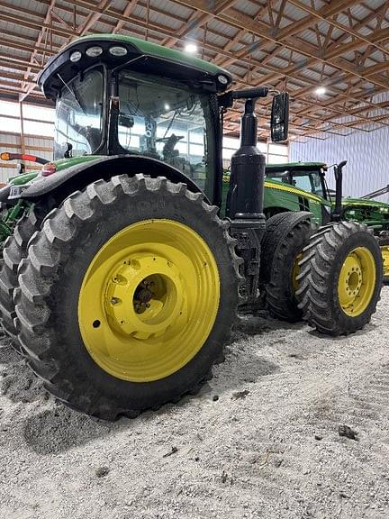 Image of John Deere 8370R equipment image 1