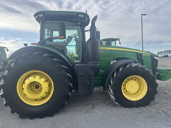 Image of John Deere 8370R equipment image 2