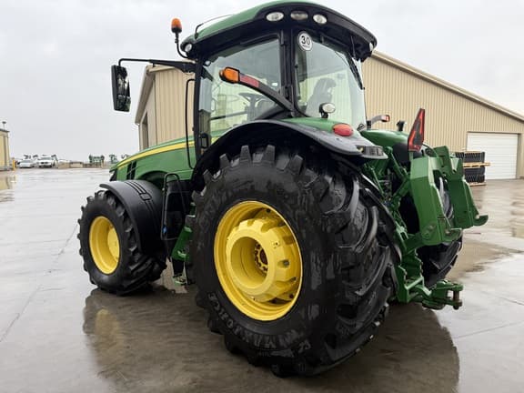 Image of John Deere 8370R equipment image 4