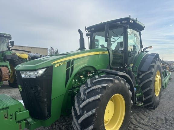 2019 John Deere 8370R Equipment Image0