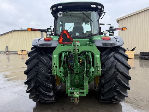 Image of John Deere 8370R equipment image 3