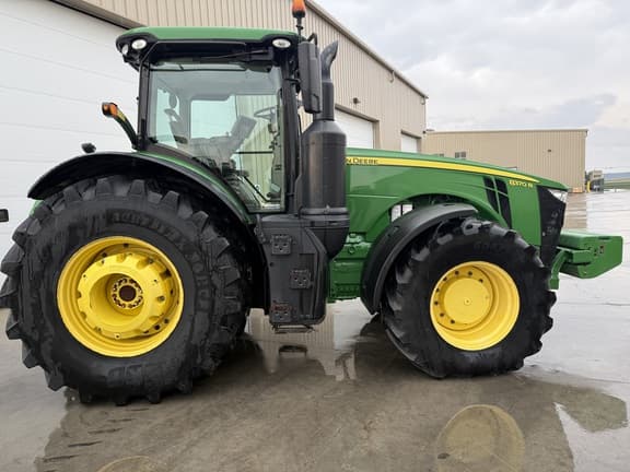 Image of John Deere 8370R equipment image 1