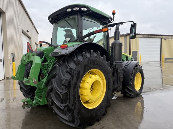 Image of John Deere 8370R equipment image 2