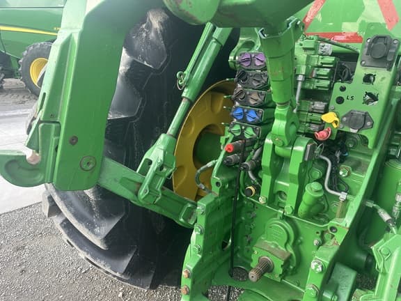 Image of John Deere 8370R equipment image 3