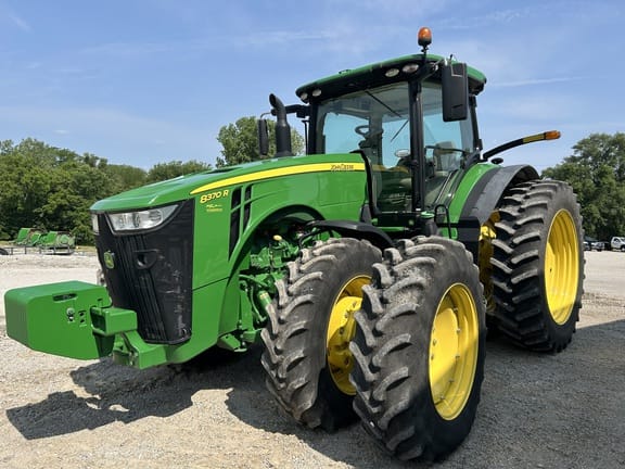 2019 John Deere 8370R Equipment Image0