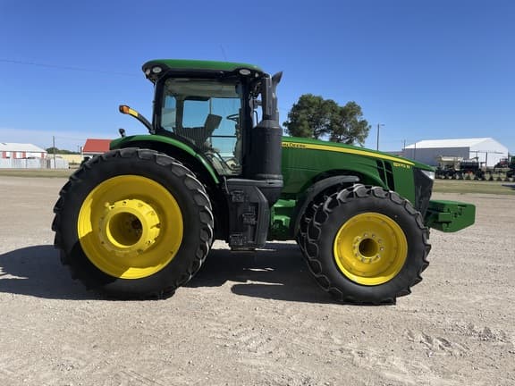 Image of John Deere 8370R equipment image 4
