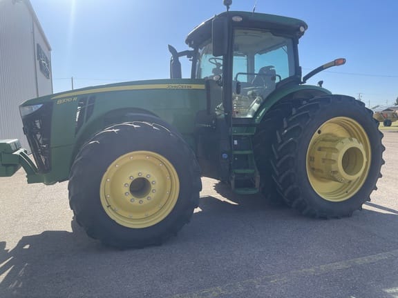 2019 John Deere 8370R Equipment Image0