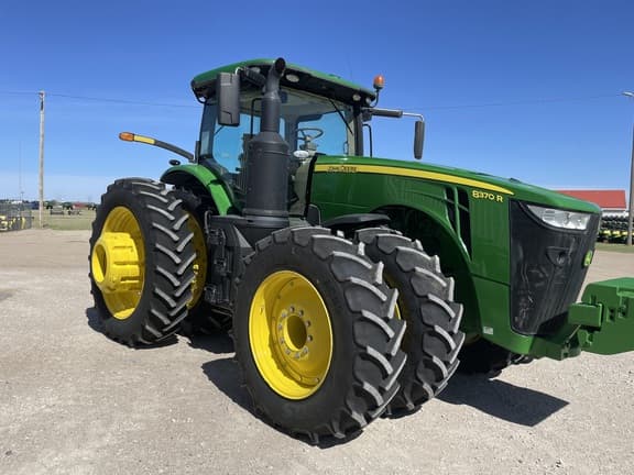 Image of John Deere 8370R equipment image 3