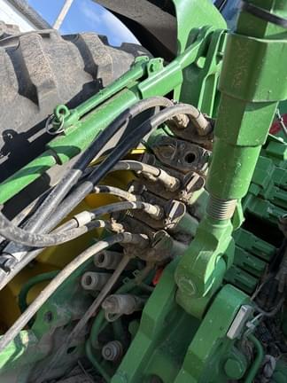 Image of John Deere 8370R equipment image 3
