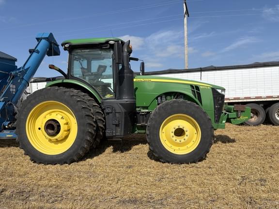 Image of John Deere 8370R equipment image 1