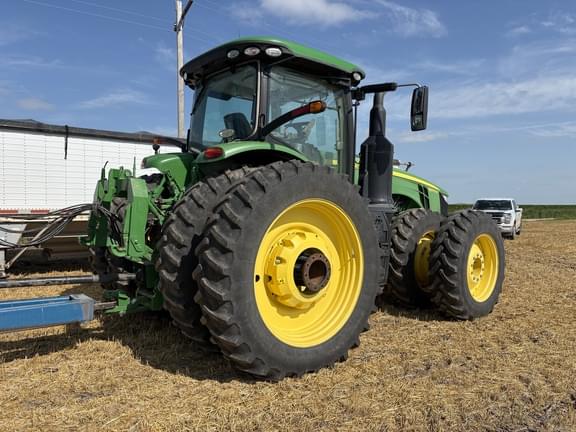 Image of John Deere 8370R equipment image 2