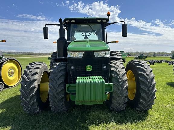 Image of John Deere 8370R equipment image 1