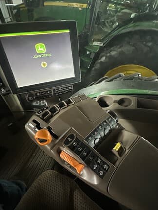 Image of John Deere 8370R equipment image 4
