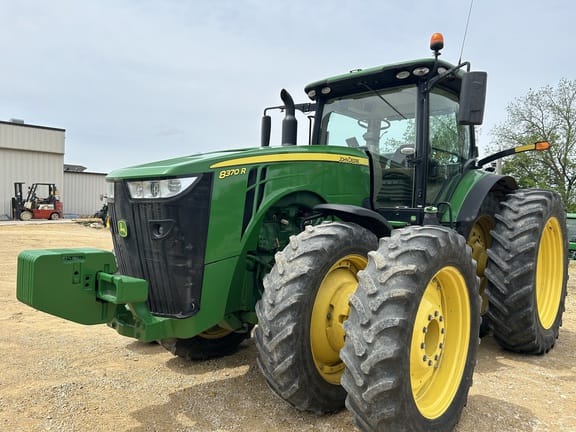 2019 John Deere 8370R Equipment Image0