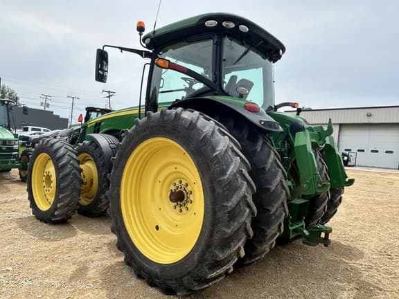 Image of John Deere 8370R equipment image 2
