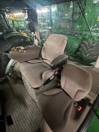 Image of John Deere 8370R equipment image 3