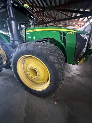 Image of John Deere 8370R equipment image 3