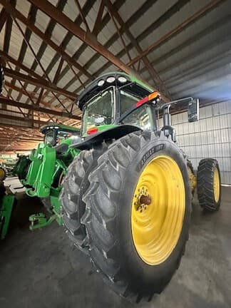Image of John Deere 8370R equipment image 2