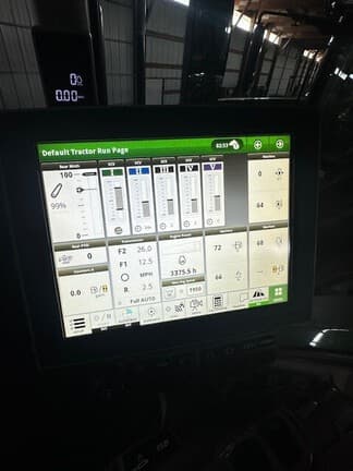 Image of John Deere 8370R equipment image 4