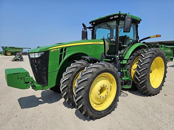 Image of John Deere 8370R equipment image 1