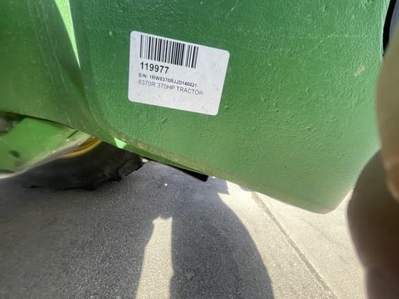 Image of John Deere 8370R equipment image 4