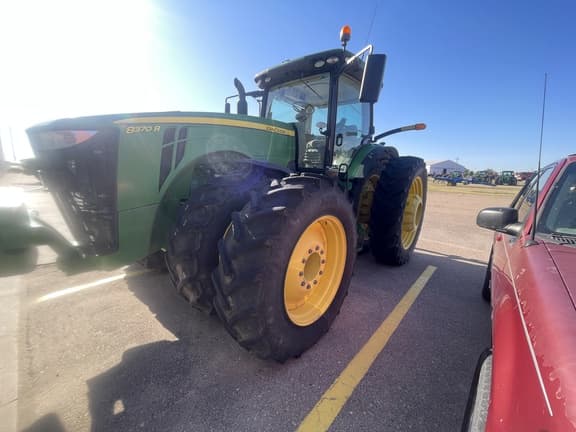 Image of John Deere 8370R equipment image 1