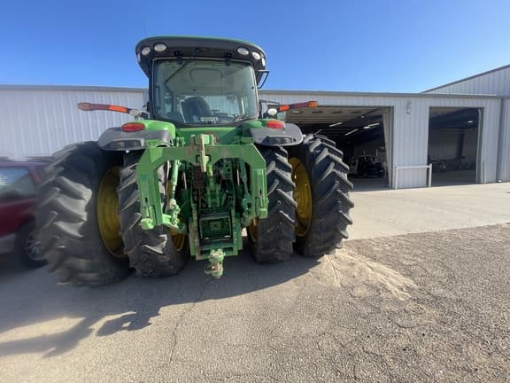 Image of John Deere 8370R equipment image 2