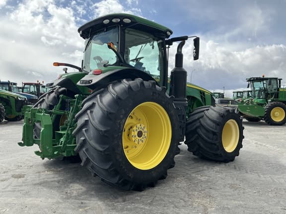 Image of John Deere 8370R equipment image 4
