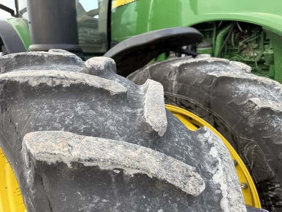 Image of John Deere 8370R equipment image 1