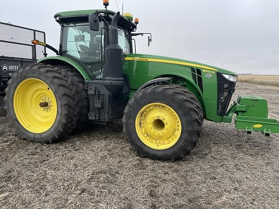 Image of John Deere 8370R equipment image 1