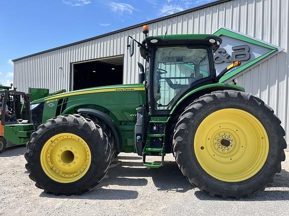 Image of John Deere 8370R equipment image 1