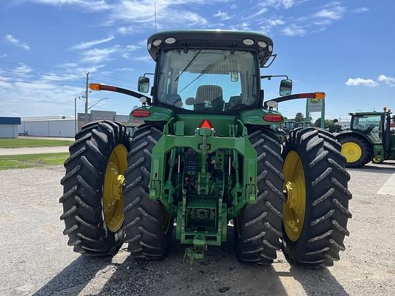 Image of John Deere 8370R equipment image 3
