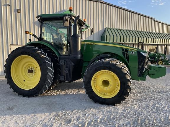 Image of John Deere 8370R equipment image 1